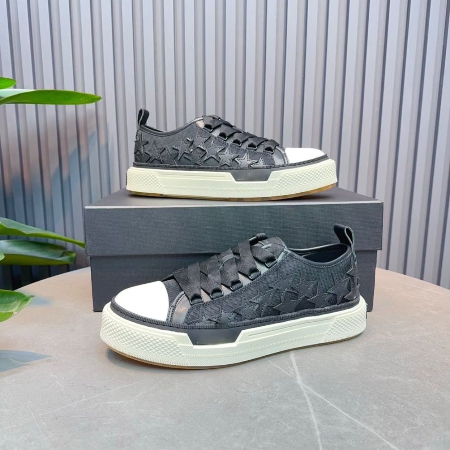 Black low top stars