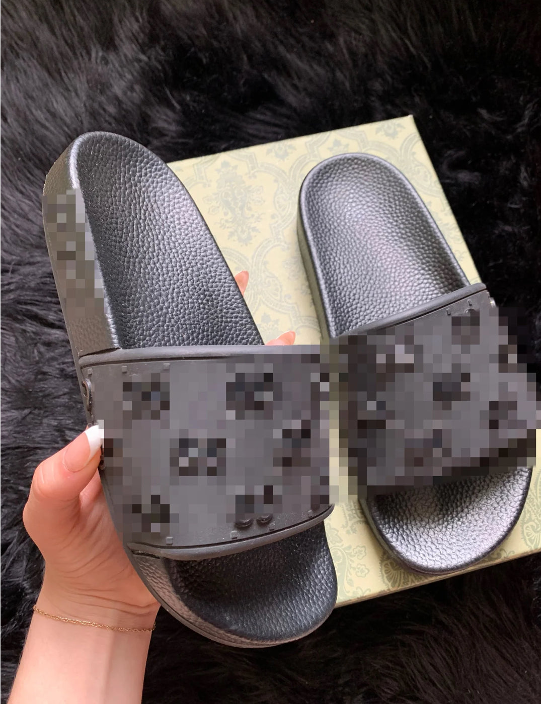 G Black slides