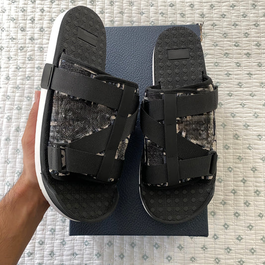 Adore slide